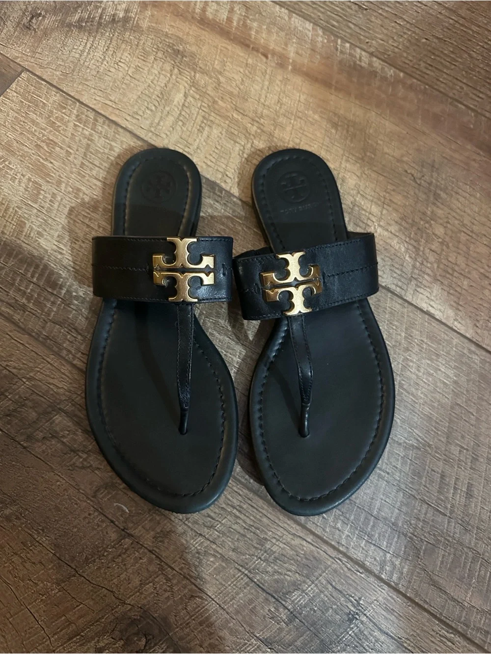 Tory Burch Black Leather Thong Sandals with Gold Logo Accent - Picture 1 of 2